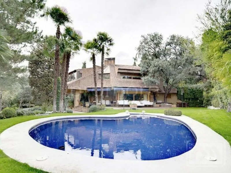 CHALET EN VENTA EN UNA URBANIZACIÓN MUY PRÓXIMA A BOADILLA DEL MONTE, MADRID
