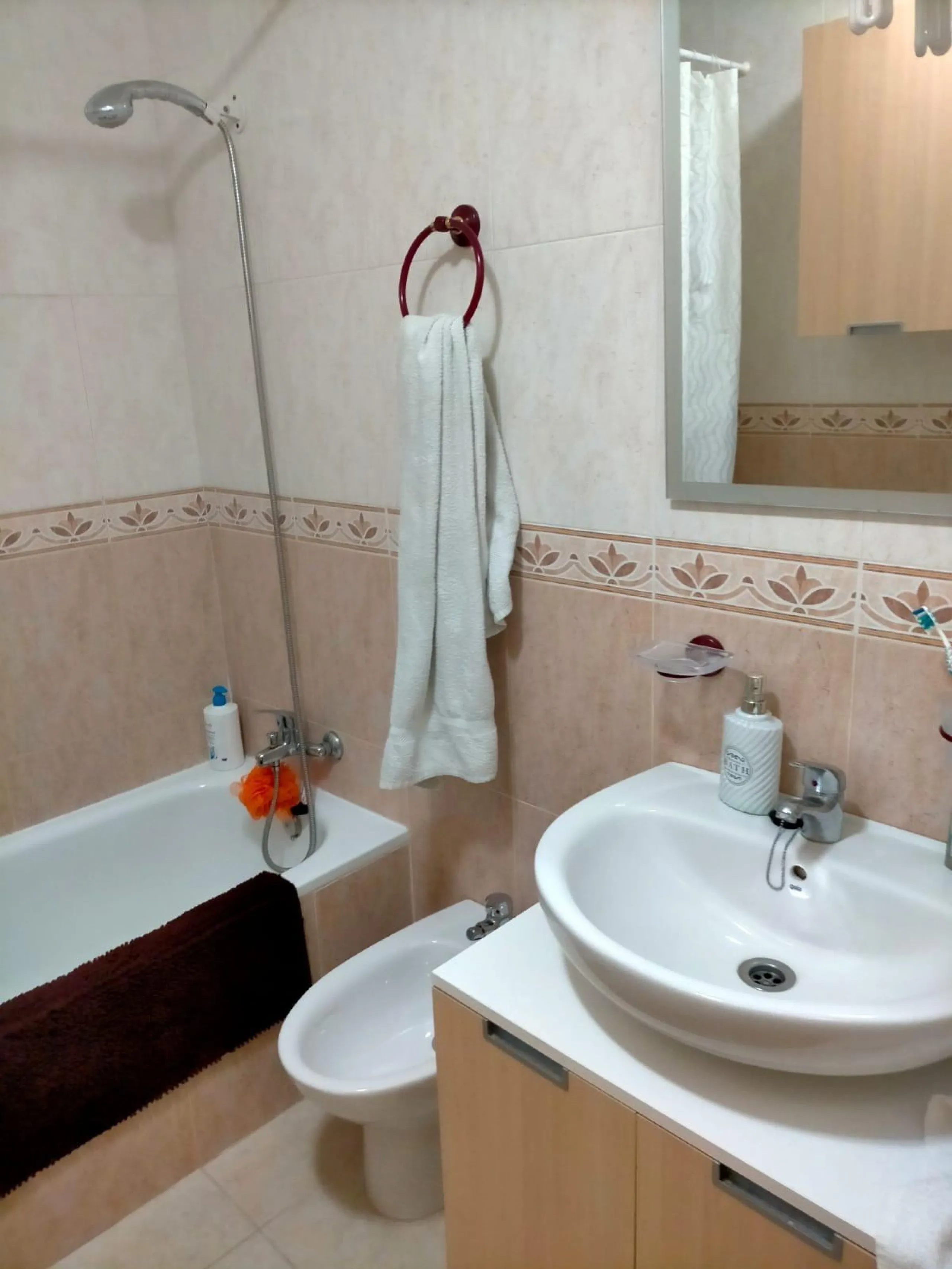 Charming 1 Bedroom Apartment in Prime Location