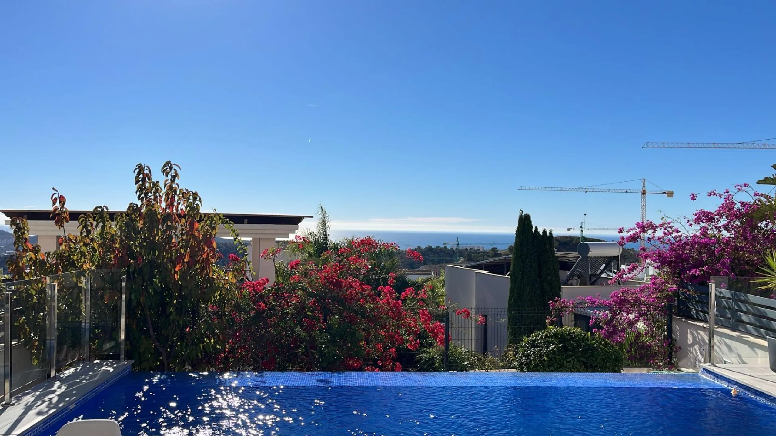 Moderna Villa con vistas al mar desde todas las habitaciones en Balcón de Finestrat