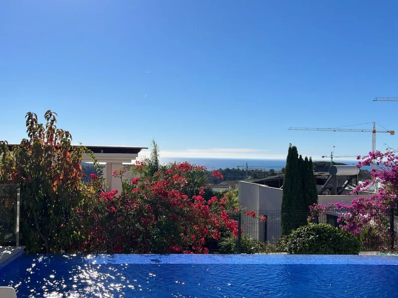 Moderna Villa con vistas al mar desde todas las habitaciones en Balcón de Finestrat