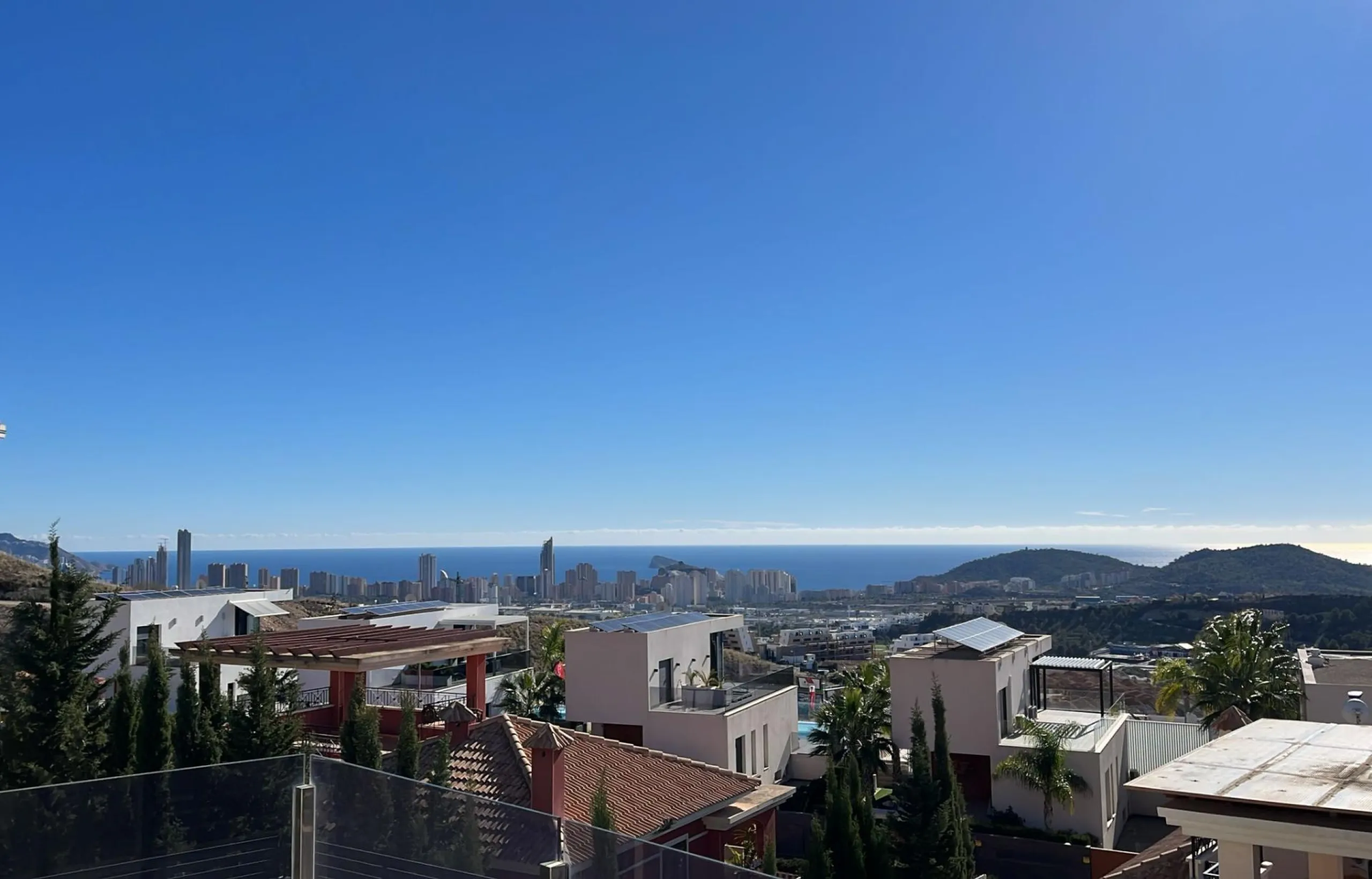 Moderna Villa con vistas al mar desde todas las habitaciones en Balcón de Finestrat