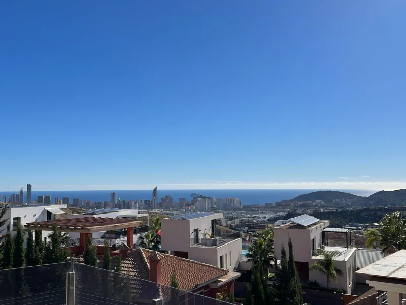 Moderna Villa con vistas al mar desde todas las habitaciones en Balcón de Finestrat