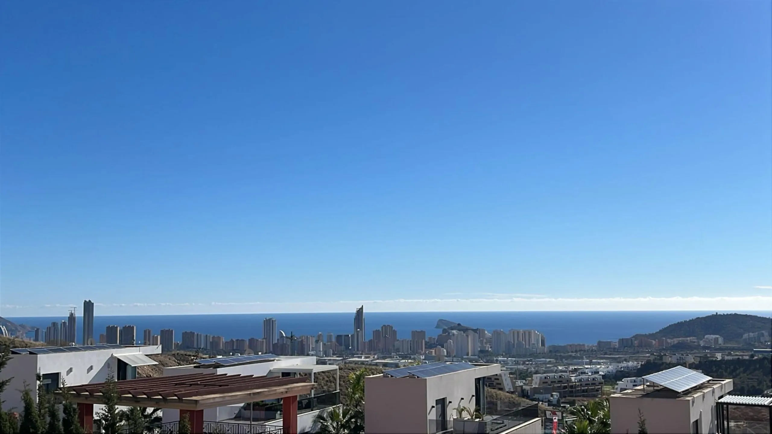 Moderna Villa con vistas al mar desde todas las habitaciones en Balcón de Finestrat