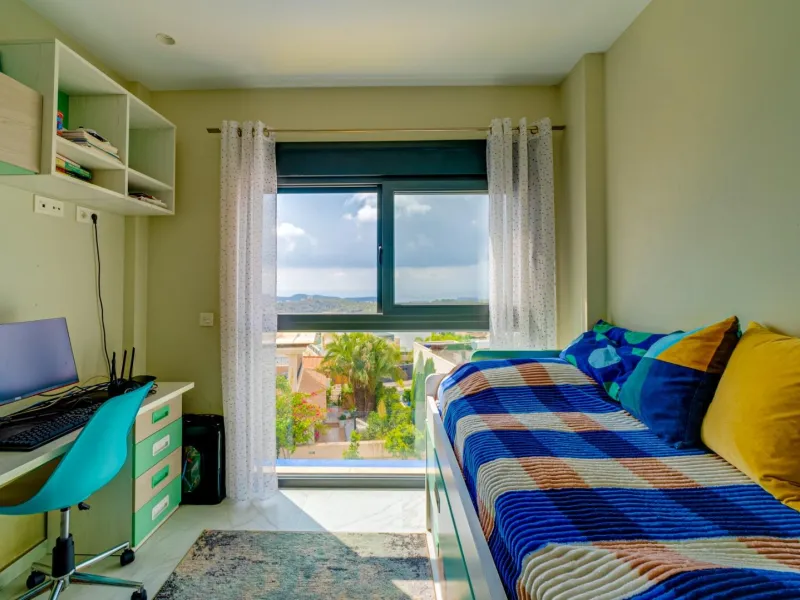 Moderna Villa con vistas al mar desde todas las habitaciones en Balcón de Finestrat
