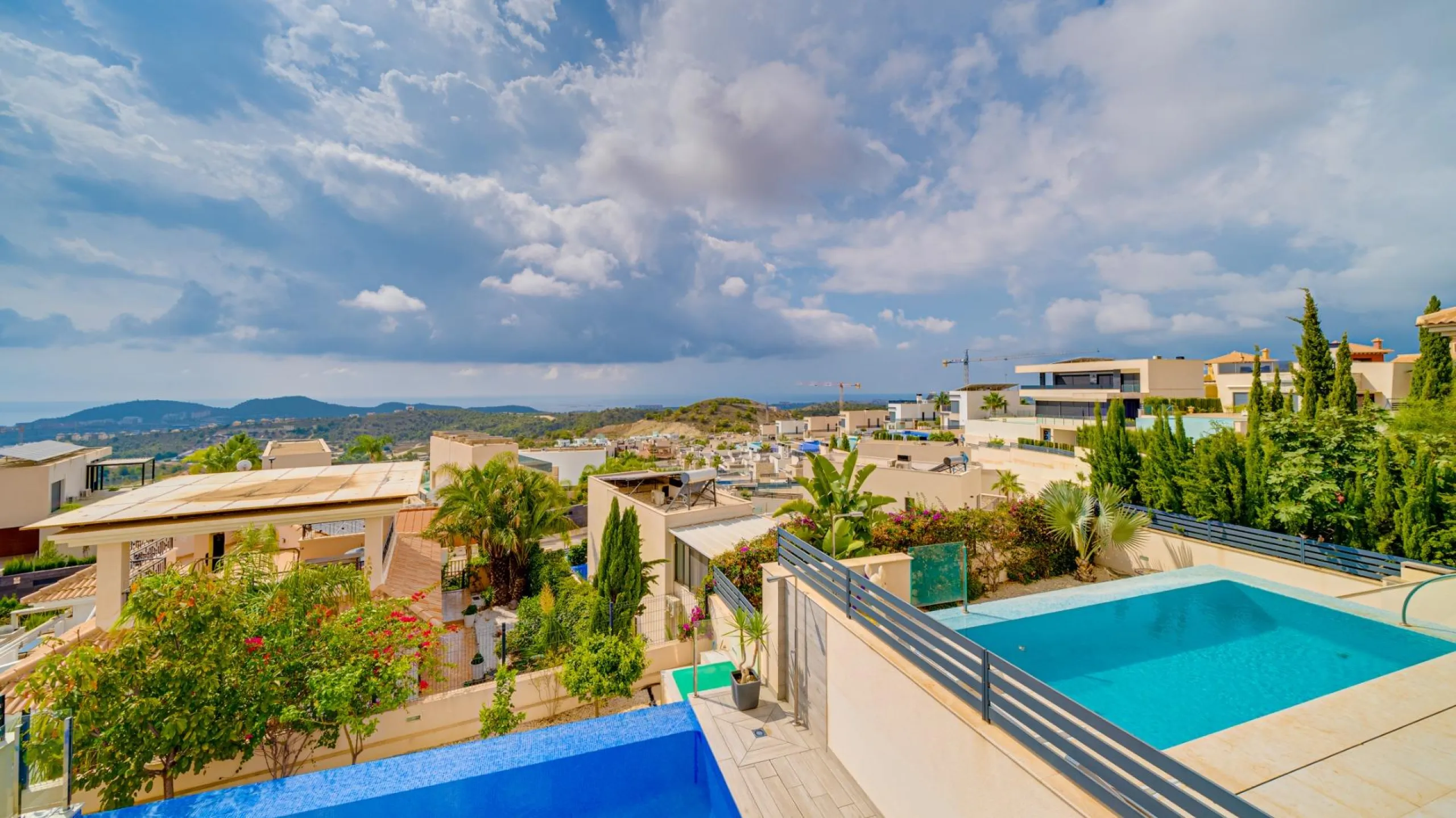 Moderna Villa con vistas al mar desde todas las habitaciones en Balcón de Finestrat