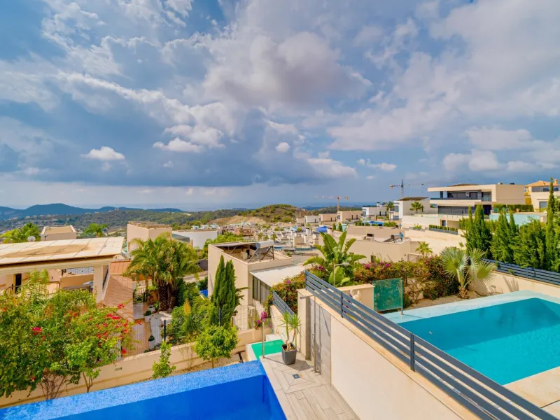 Moderna Villa con vistas al mar desde todas las habitaciones en Balcón de Finestrat