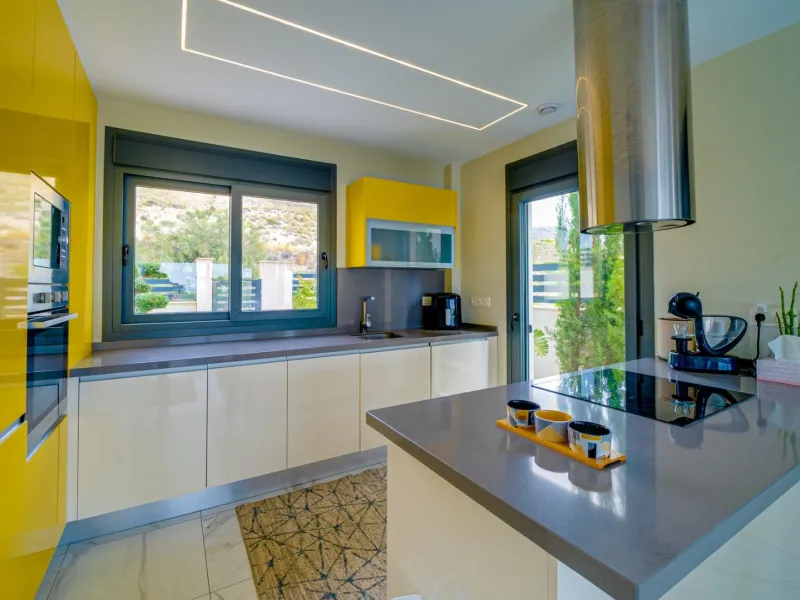 Moderna Villa con vistas al mar desde todas las habitaciones en Balcón de Finestrat