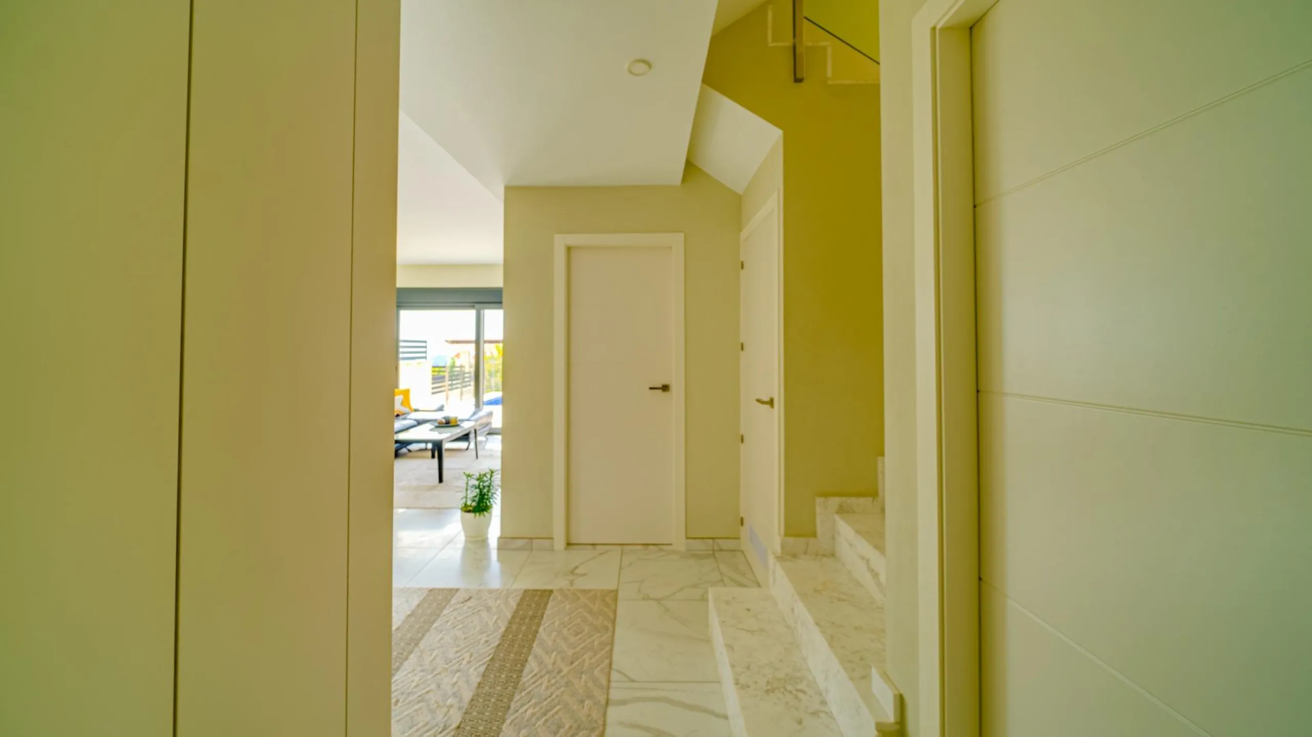 Moderna Villa con vistas al mar desde todas las habitaciones en Balcón de Finestrat