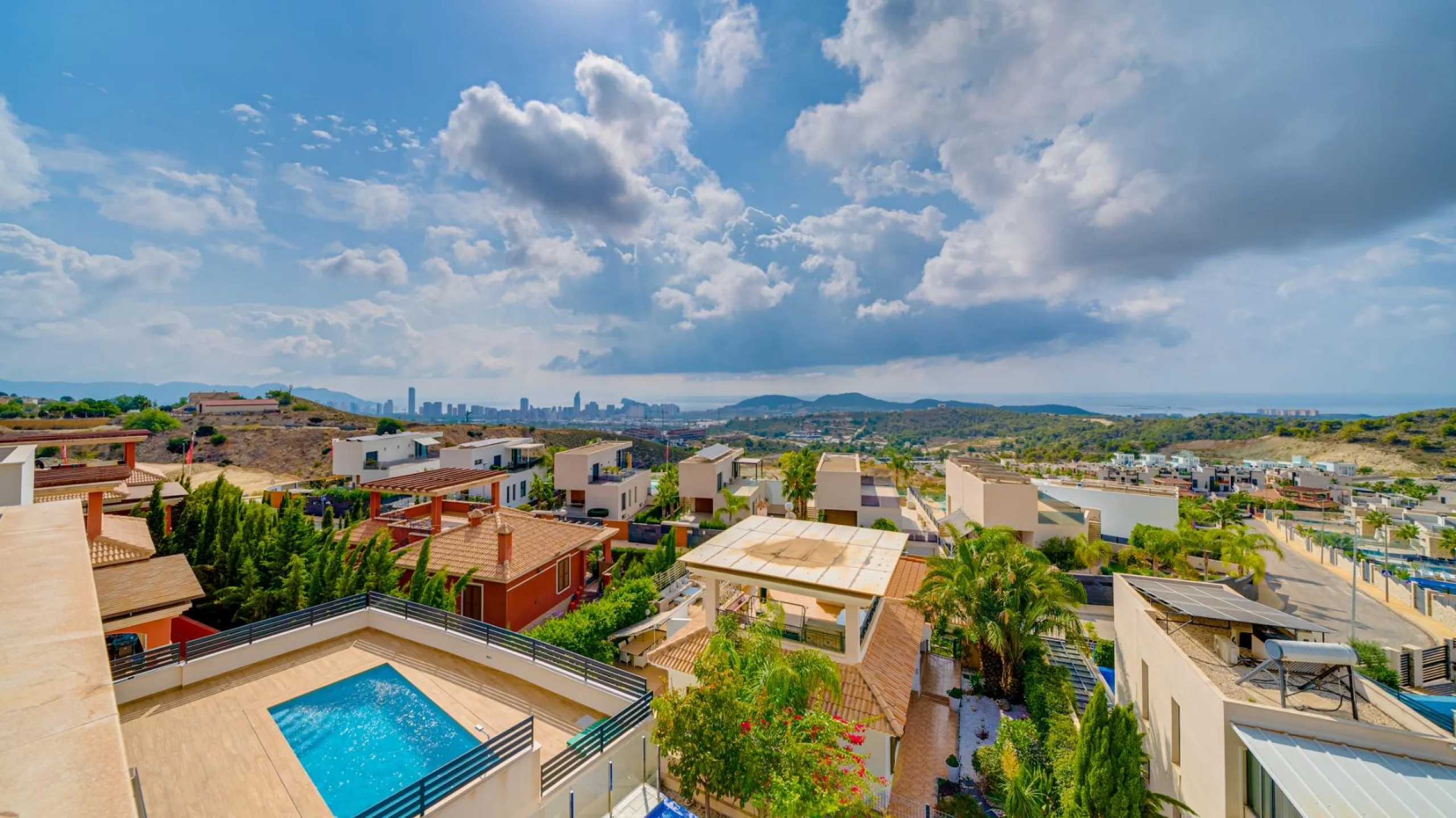 Moderna Villa con vistas al mar desde todas las habitaciones en Balcón de Finestrat