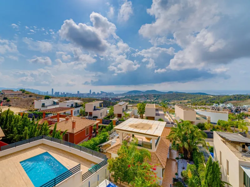 Moderna Villa con vistas al mar desde todas las habitaciones en Balcón de Finestrat