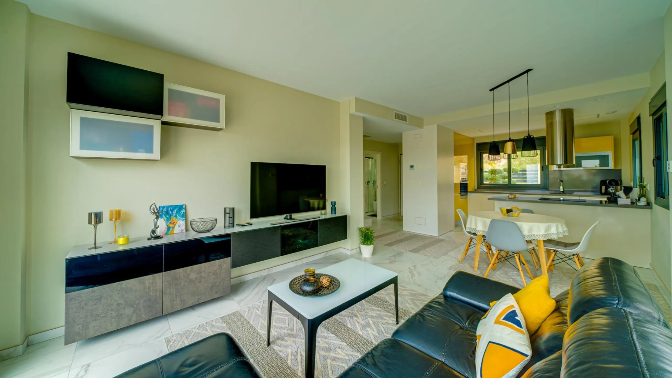 Moderna Villa con vistas al mar desde todas las habitaciones en Balcón de Finestrat