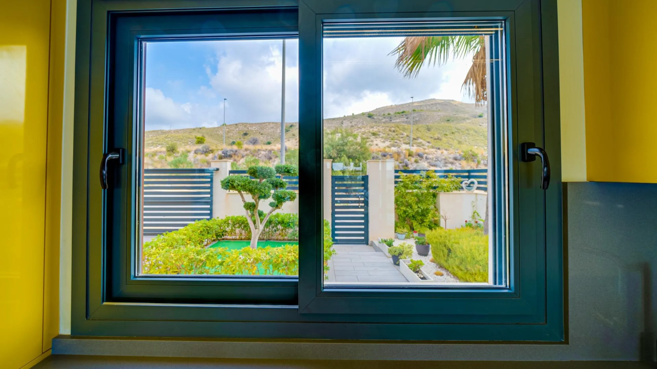 Moderna Villa con vistas al mar desde todas las habitaciones en Balcón de Finestrat