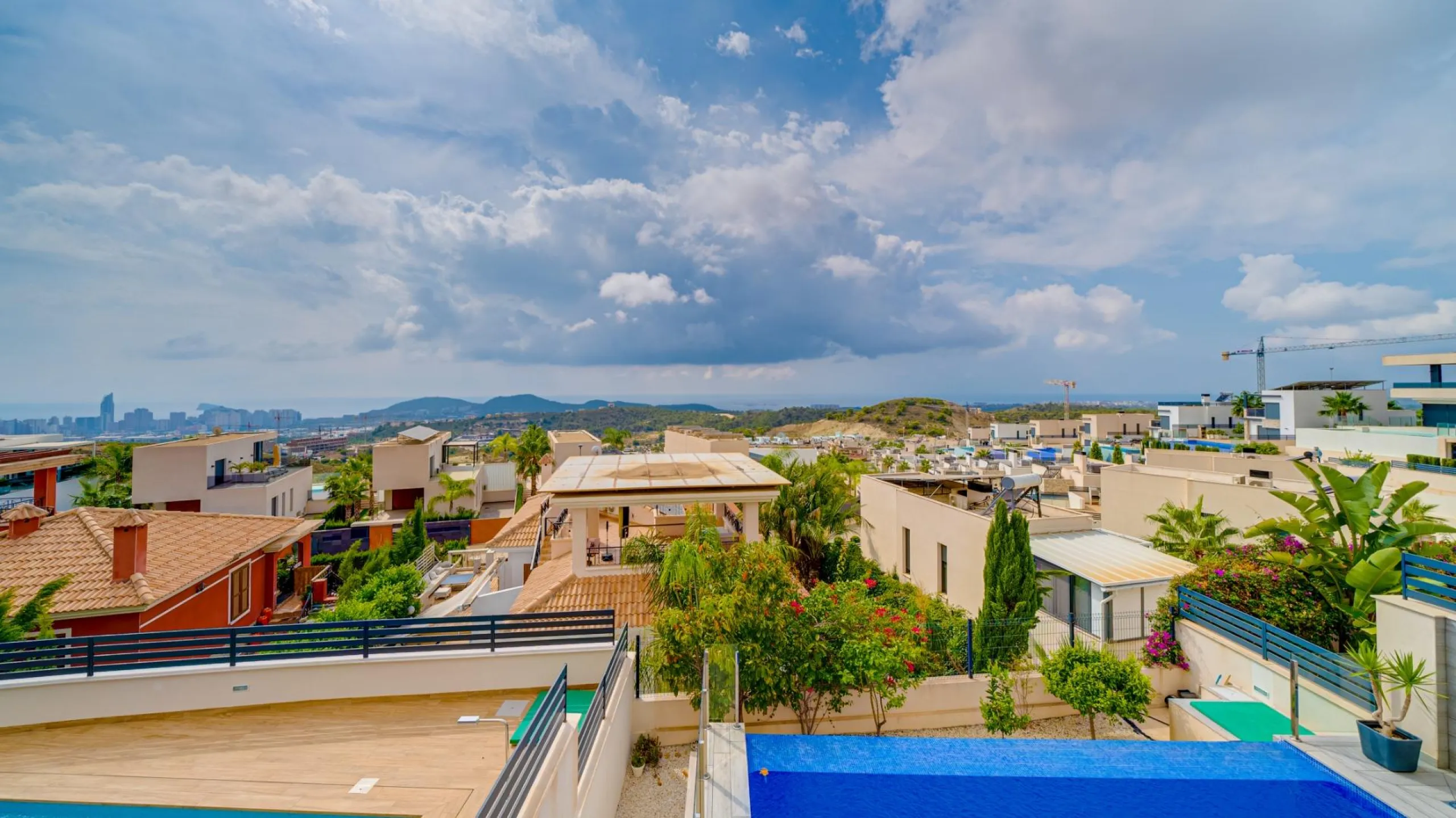 Moderna Villa con vistas al mar desde todas las habitaciones en Balcón de Finestrat