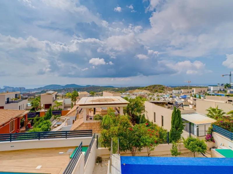 Moderna Villa con vistas al mar desde todas las habitaciones en Balcón de Finestrat