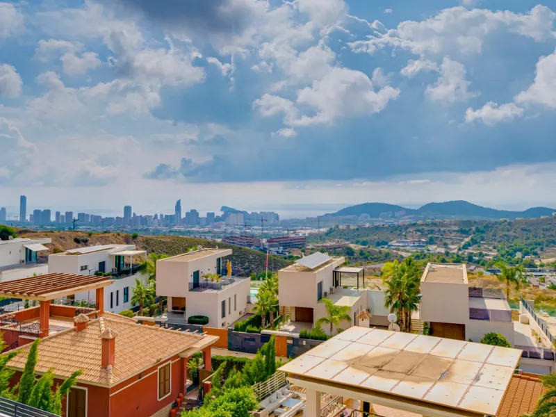 Moderna Villa con vistas al mar desde todas las habitaciones en Balcón de Finestrat