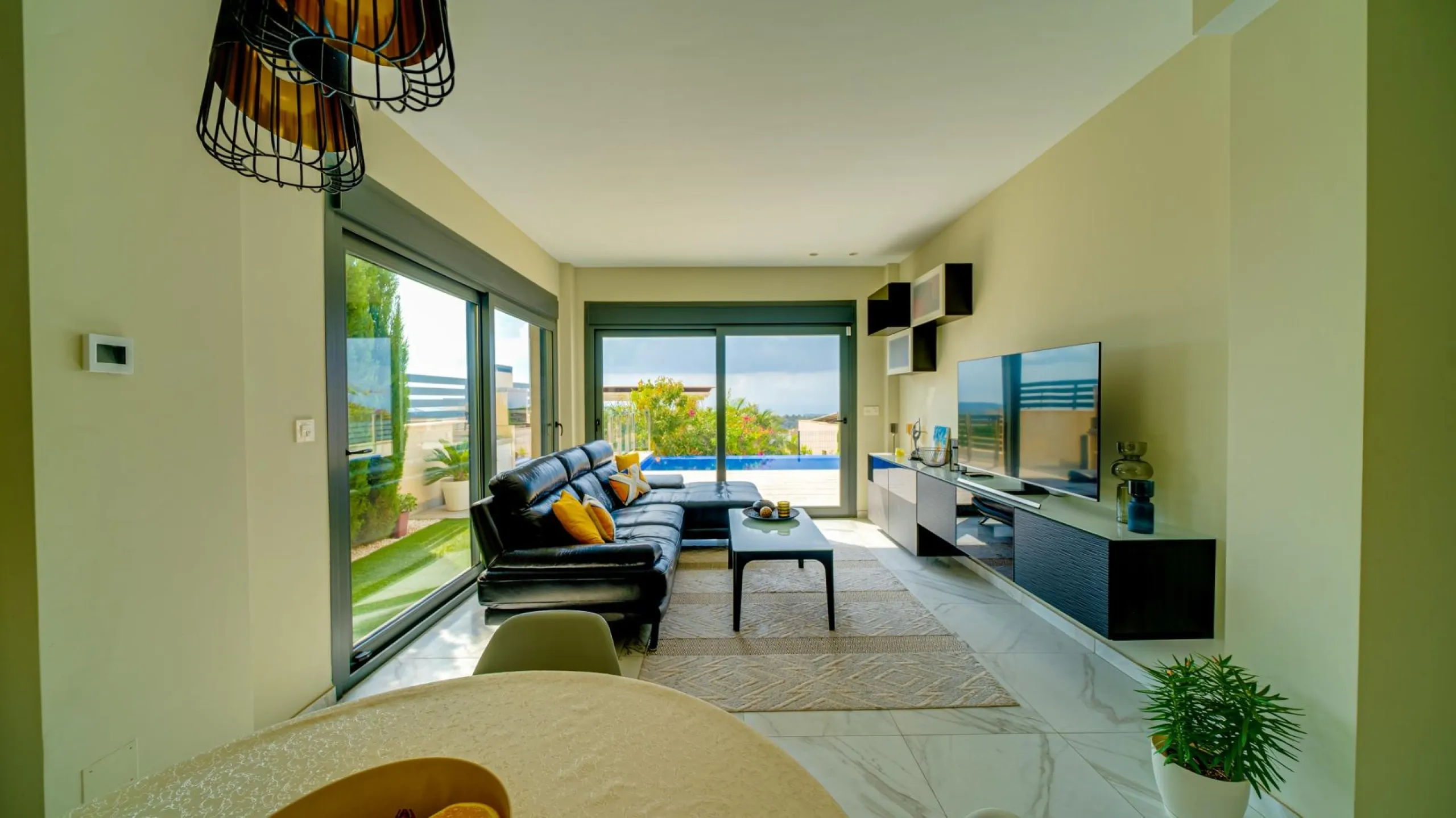 Moderna Villa con vistas al mar desde todas las habitaciones en Balcón de Finestrat