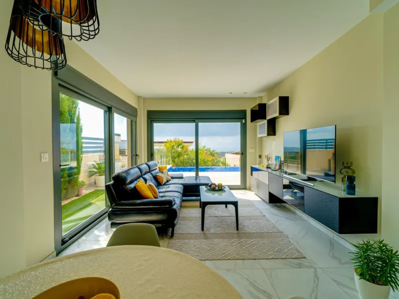 Moderna Villa con vistas al mar desde todas las habitaciones en Balcón de Finestrat