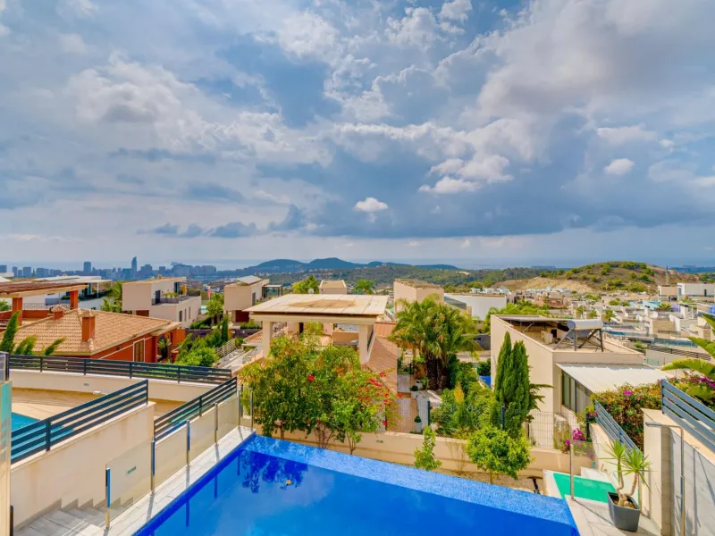 Moderna Villa con vistas al mar desde todas las habitaciones en Balcón de Finestrat