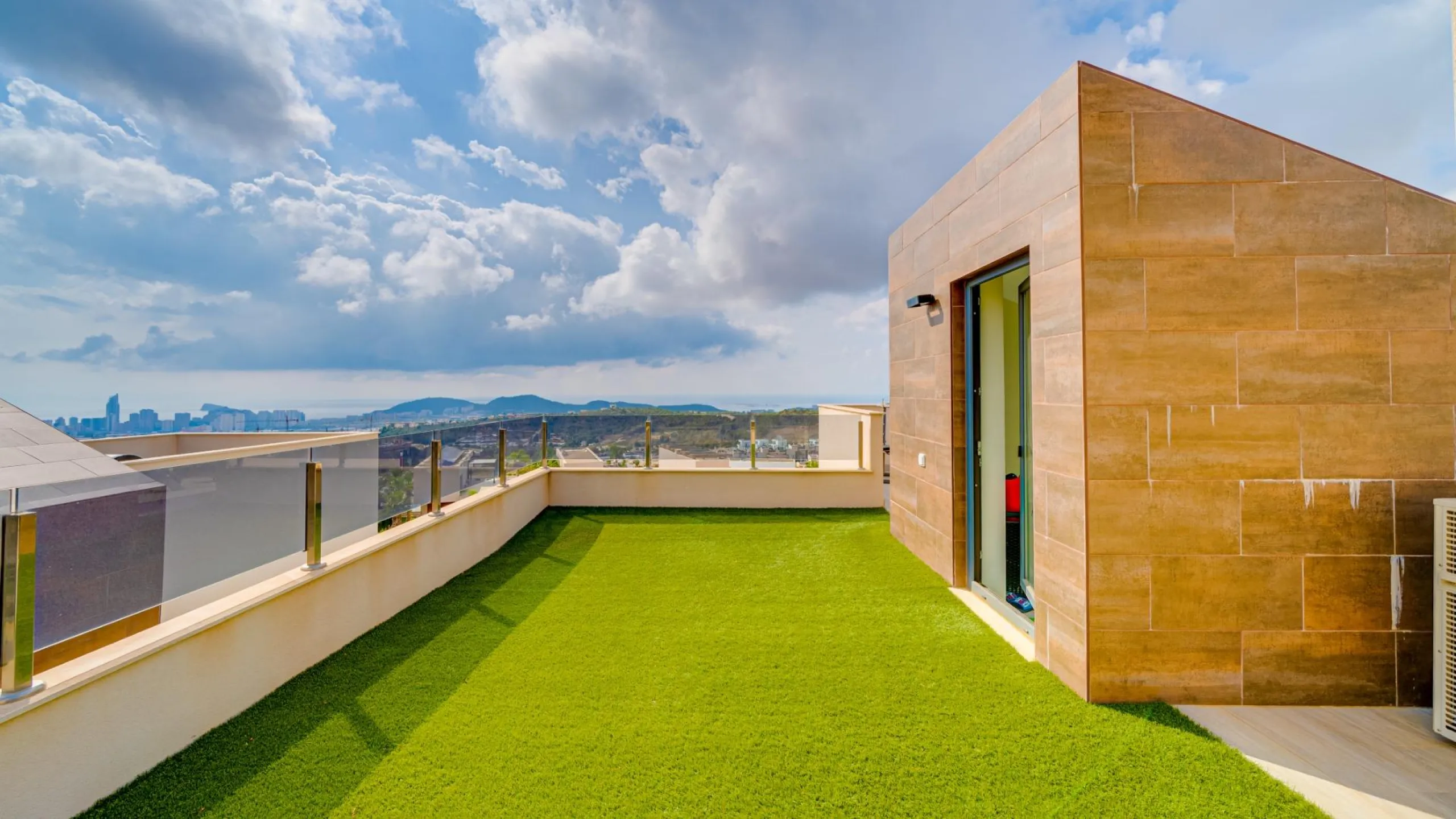 Moderna Villa con vistas al mar desde todas las habitaciones en Balcón de Finestrat