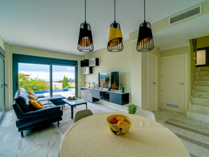 Moderna Villa con vistas al mar desde todas las habitaciones en Balcón de Finestrat