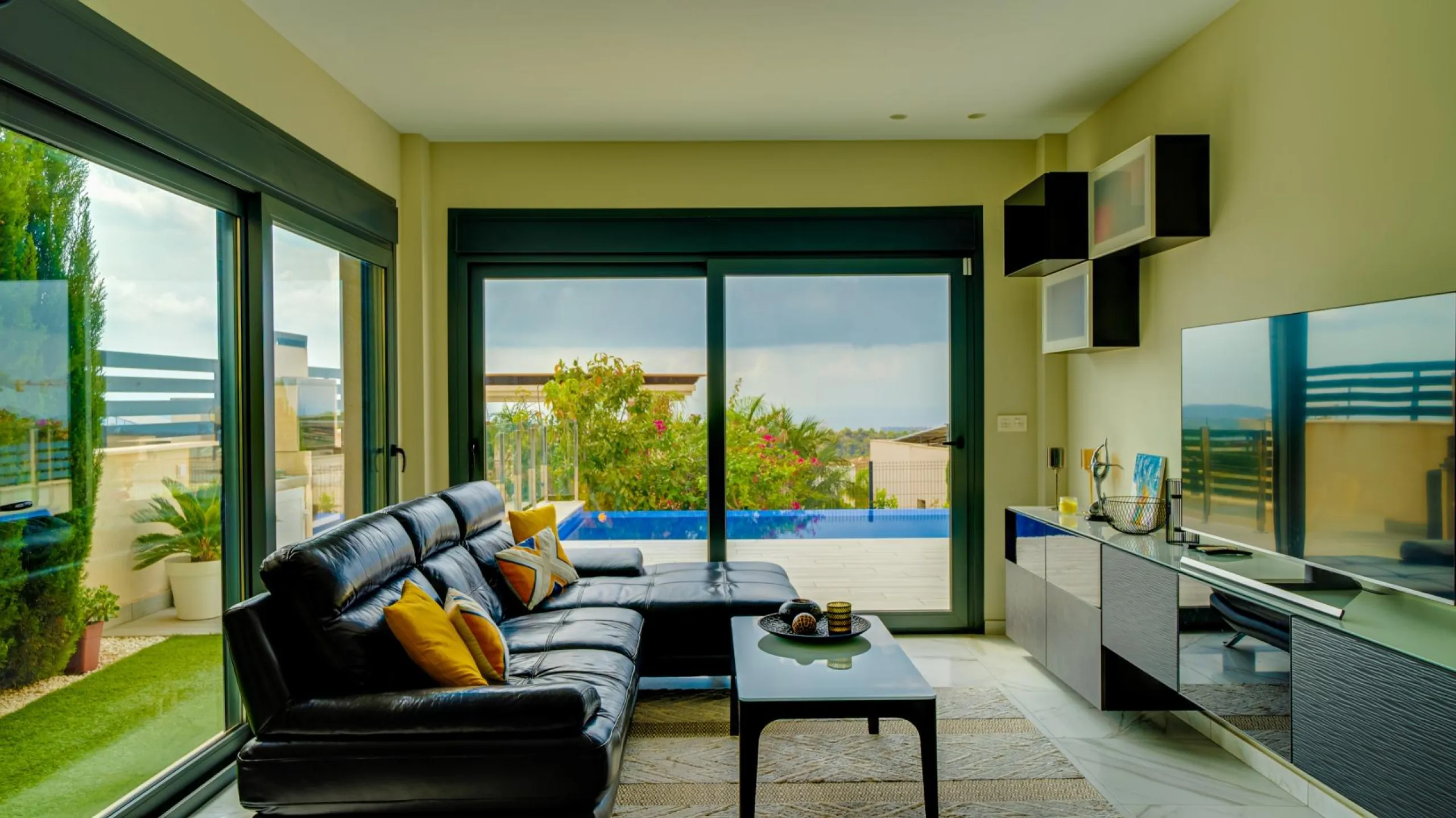 Moderna Villa con vistas al mar desde todas las habitaciones en Balcón de Finestrat