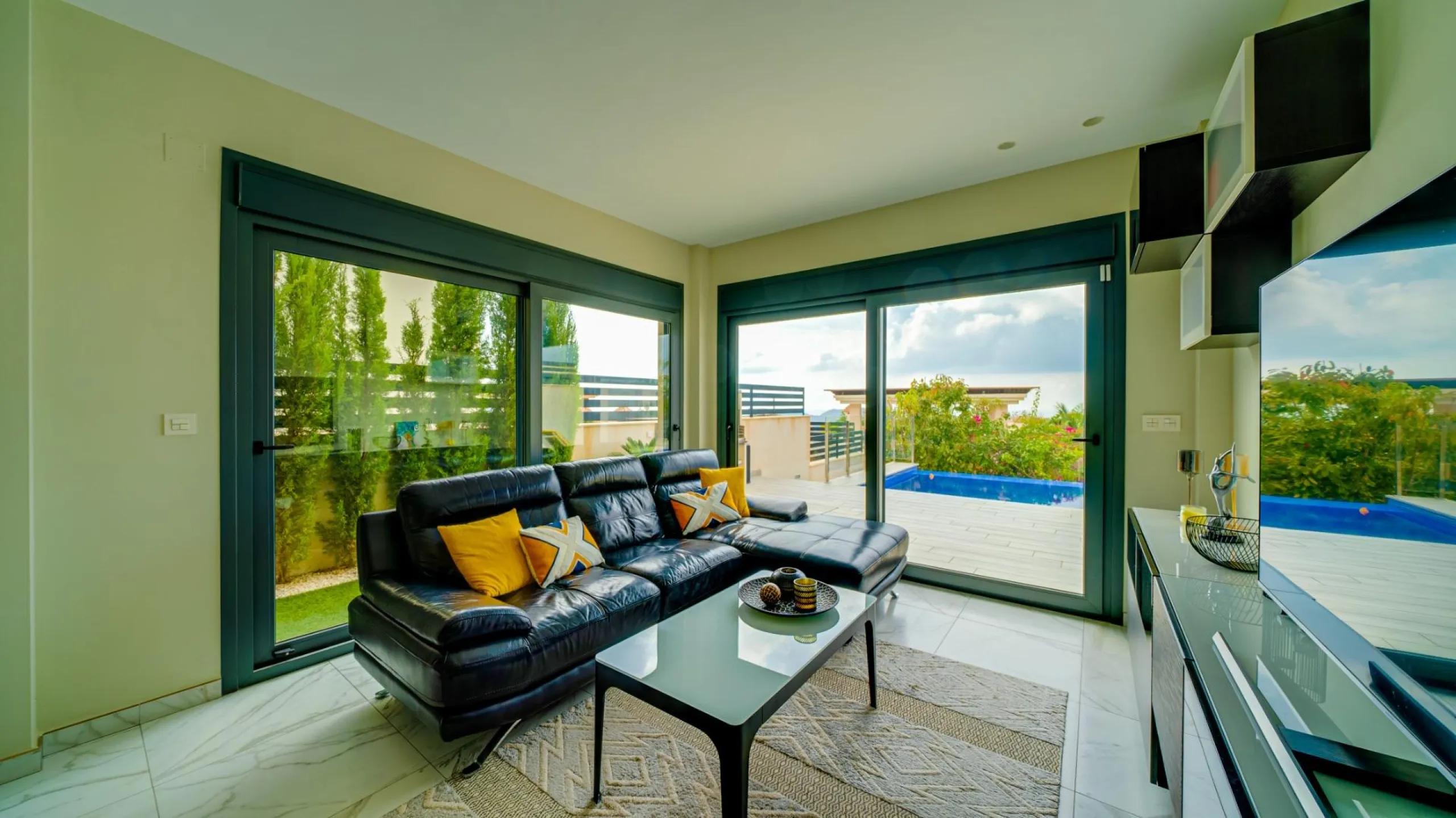 Moderna Villa con vistas al mar desde todas las habitaciones en Balcón de Finestrat