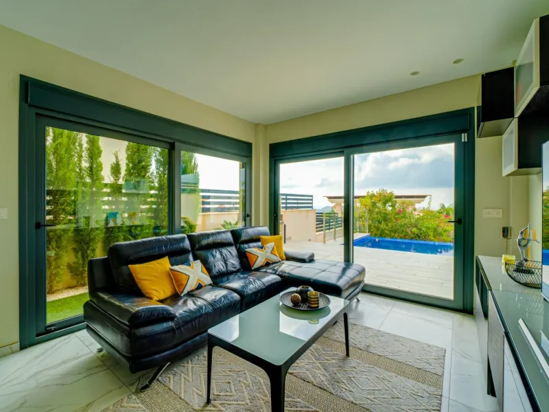 Moderna Villa con vistas al mar desde todas las habitaciones en Balcón de Finestrat