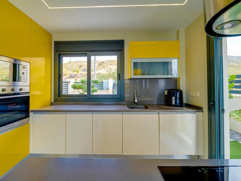 Moderna Villa con vistas al mar desde todas las habitaciones en Balcón de Finestrat