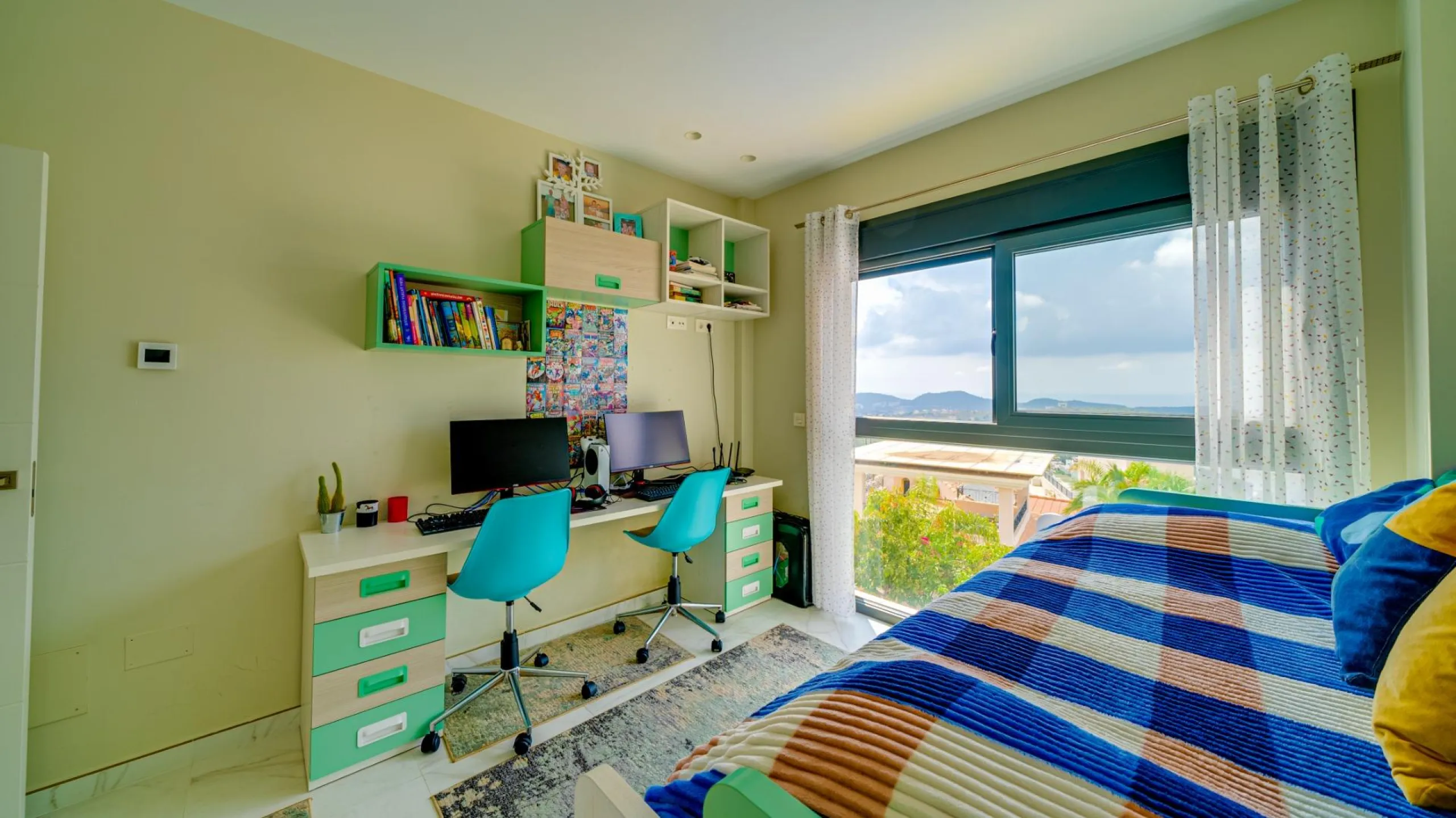 Moderna Villa con vistas al mar desde todas las habitaciones en Balcón de Finestrat