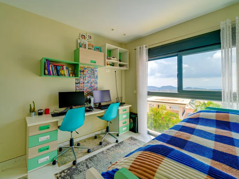 Moderna Villa con vistas al mar desde todas las habitaciones en Balcón de Finestrat