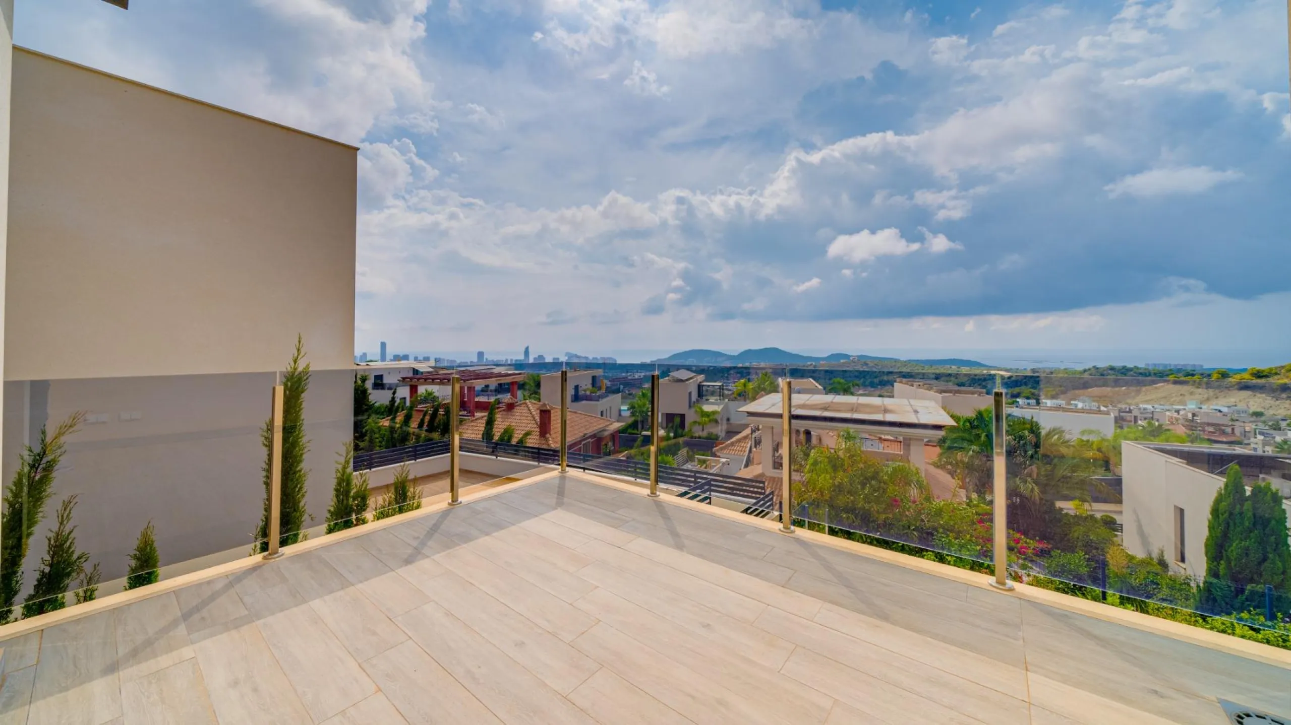 Moderna Villa con vistas al mar desde todas las habitaciones en Balcón de Finestrat