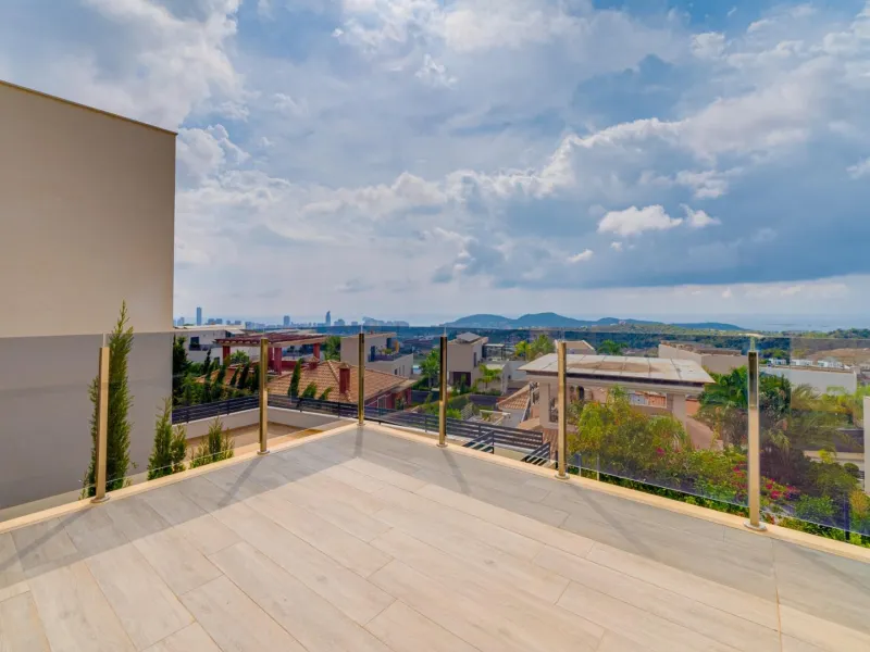 Moderna Villa con vistas al mar desde todas las habitaciones en Balcón de Finestrat