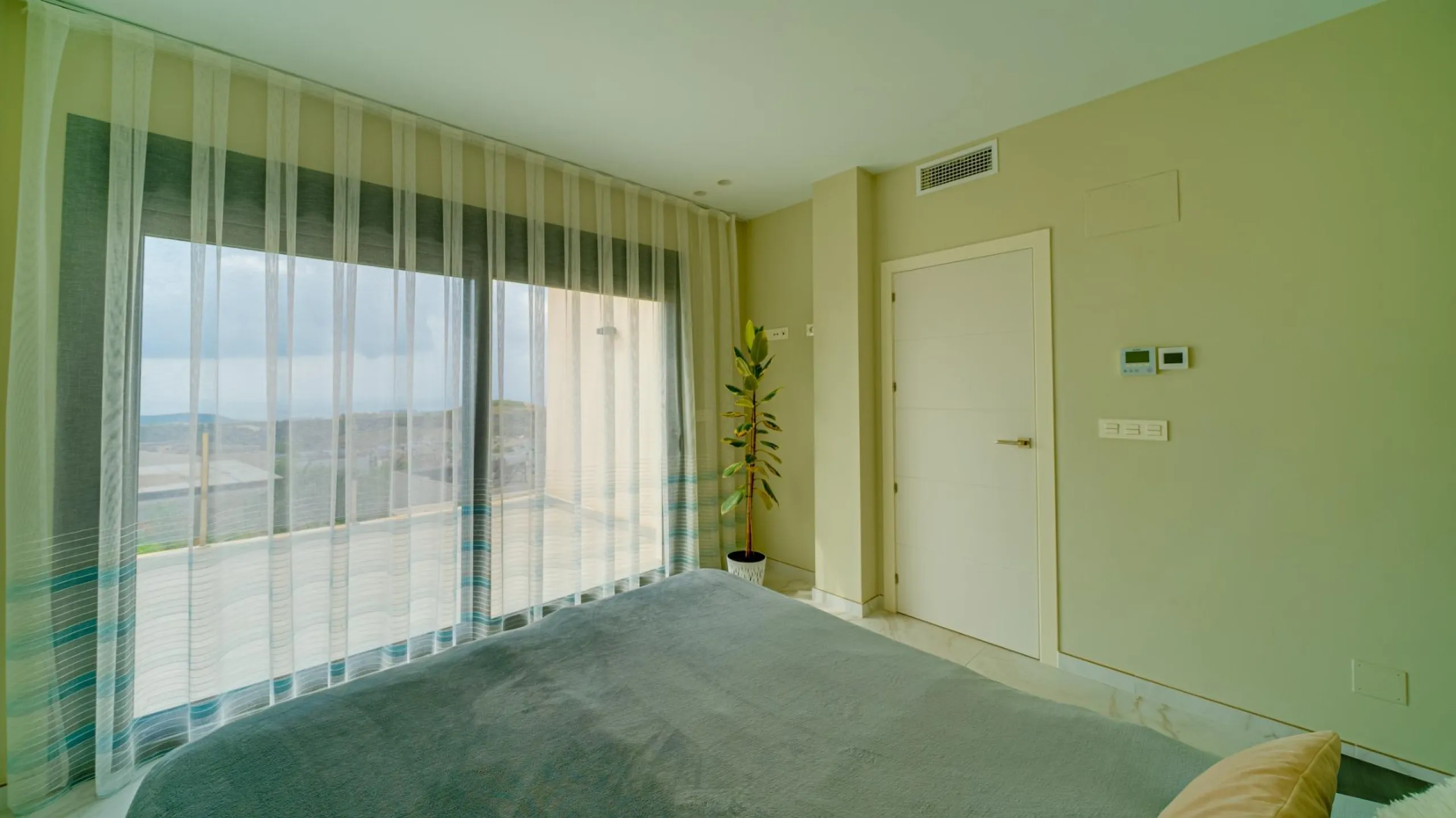 Moderna Villa con vistas al mar desde todas las habitaciones en Balcón de Finestrat