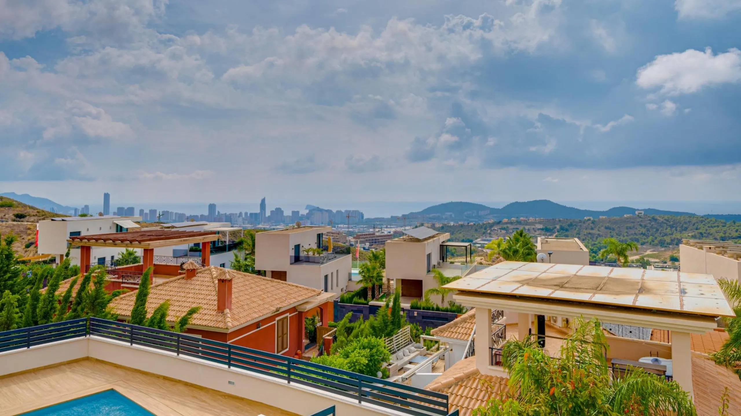 Moderna Villa con vistas al mar desde todas las habitaciones en Balcón de Finestrat