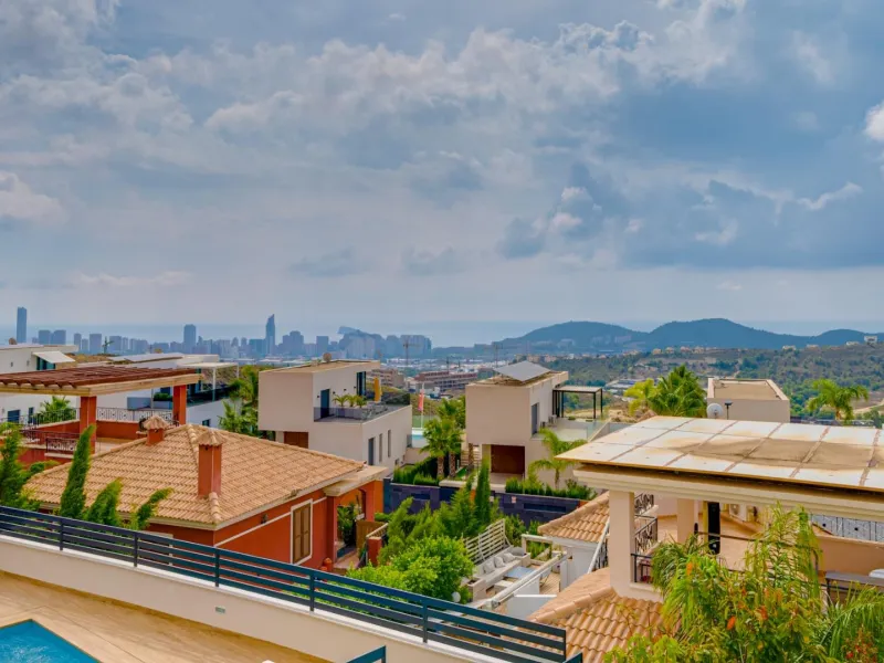 Moderna Villa con vistas al mar desde todas las habitaciones en Balcón de Finestrat