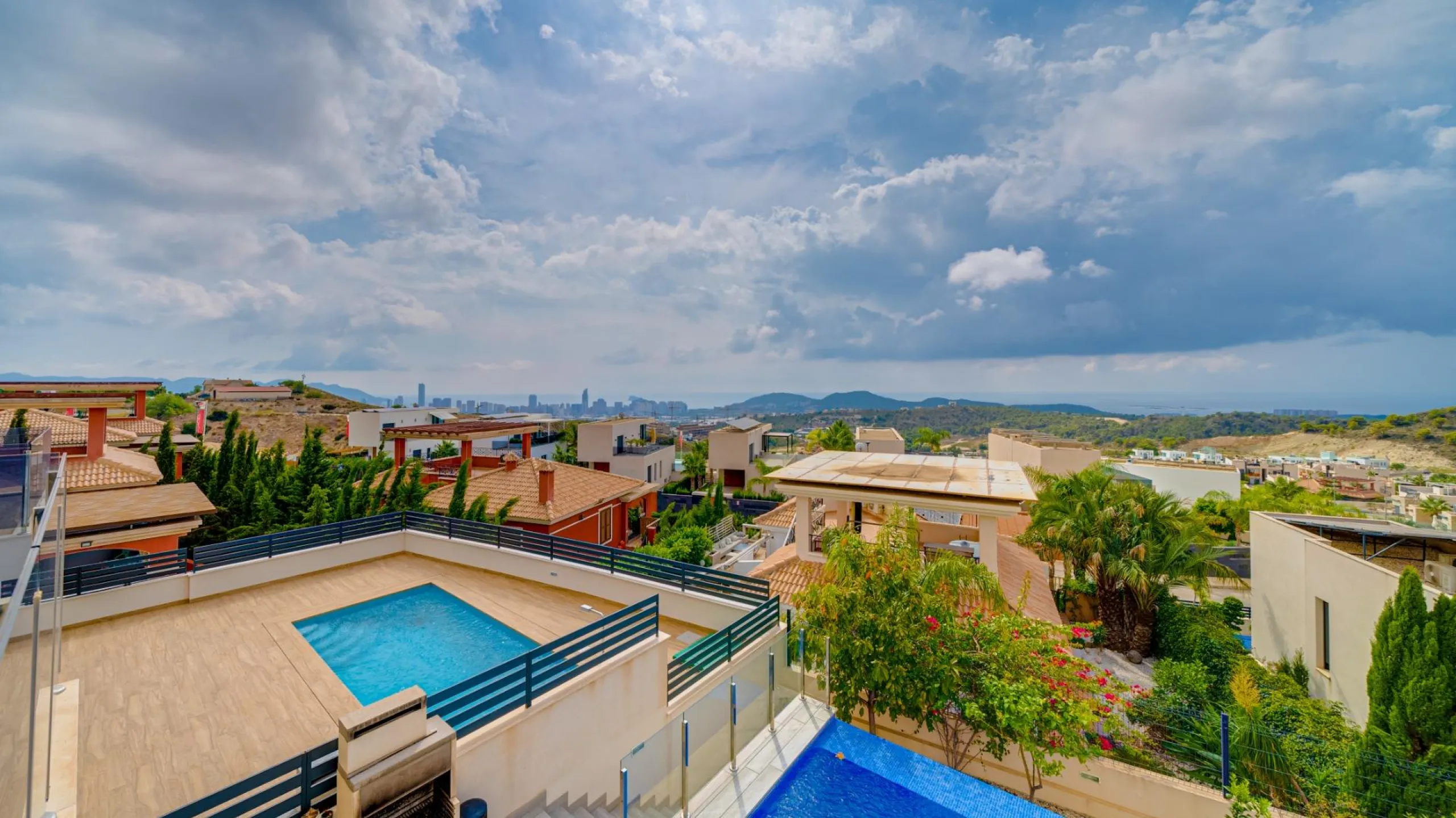Moderna Villa con vistas al mar desde todas las habitaciones en Balcón de Finestrat