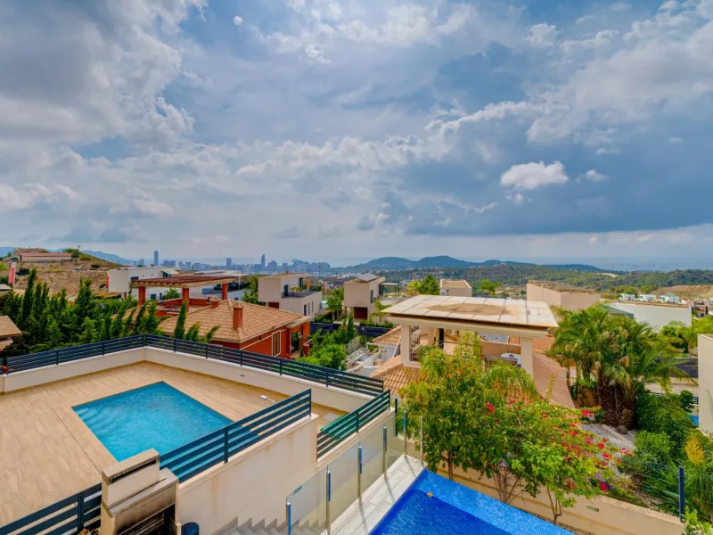 Moderna Villa con vistas al mar desde todas las habitaciones en Balcón de Finestrat