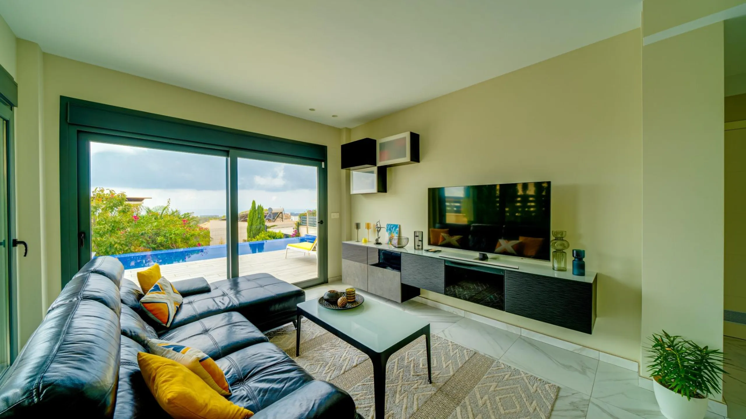 Moderna Villa con vistas al mar desde todas las habitaciones en Balcón de Finestrat