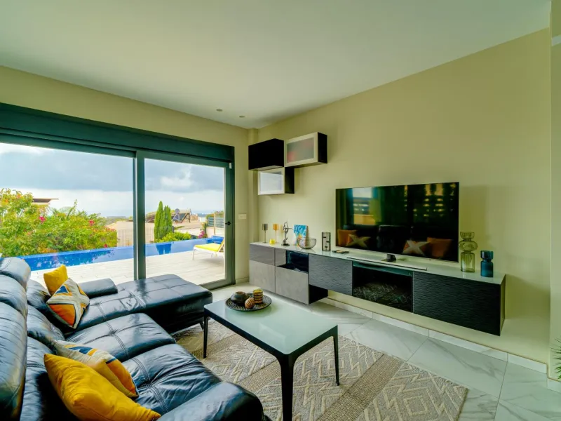 Moderna Villa con vistas al mar desde todas las habitaciones en Balcón de Finestrat