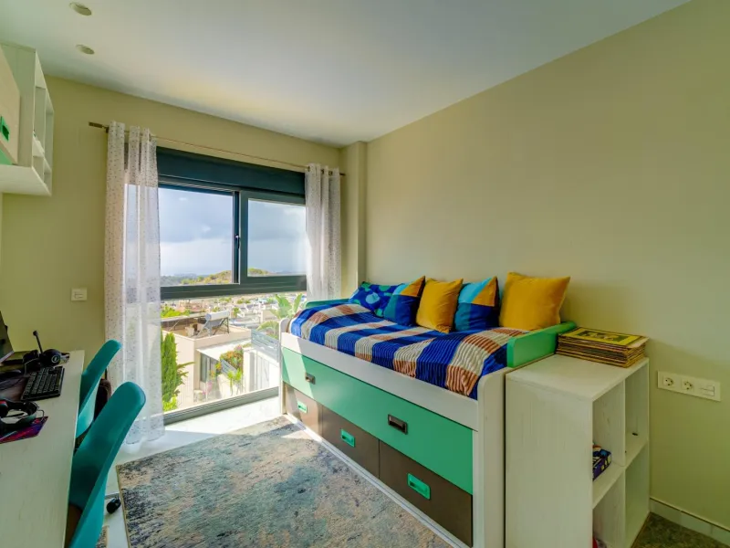 Moderna Villa con vistas al mar desde todas las habitaciones en Balcón de Finestrat