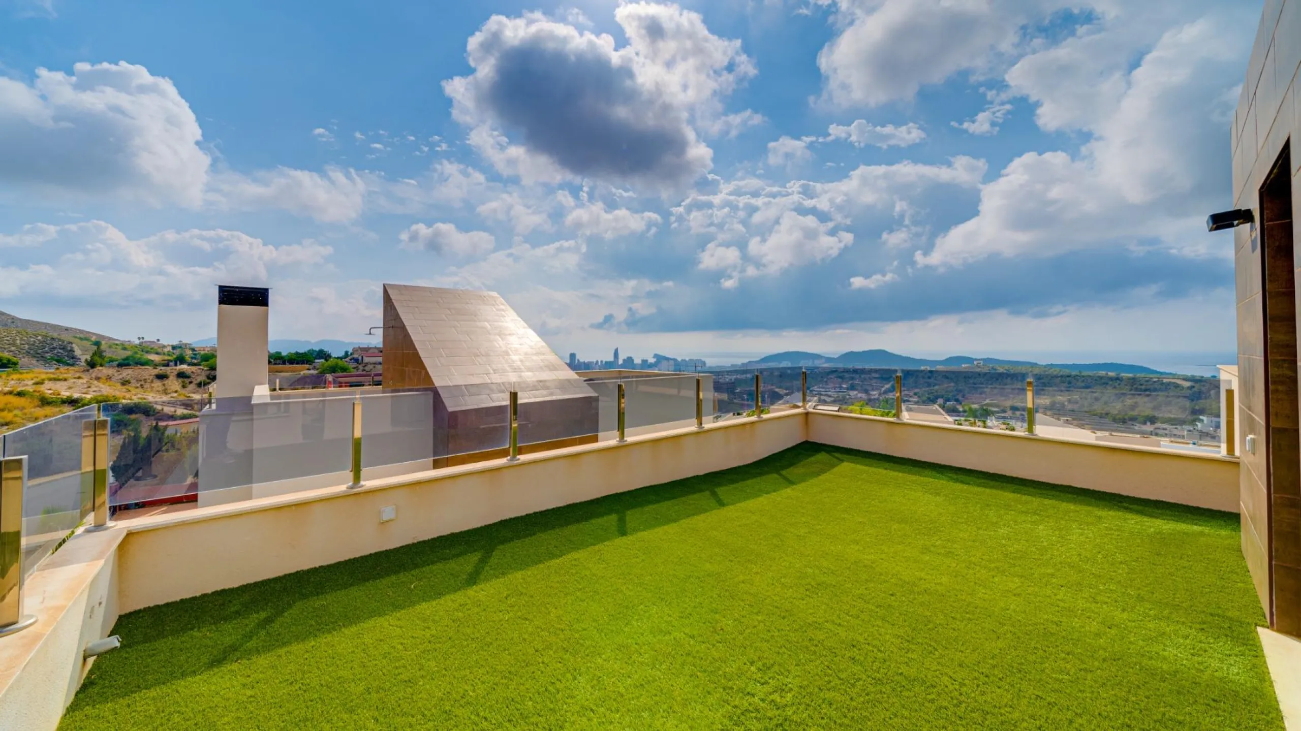 Moderna Villa con vistas al mar desde todas las habitaciones en Balcón de Finestrat