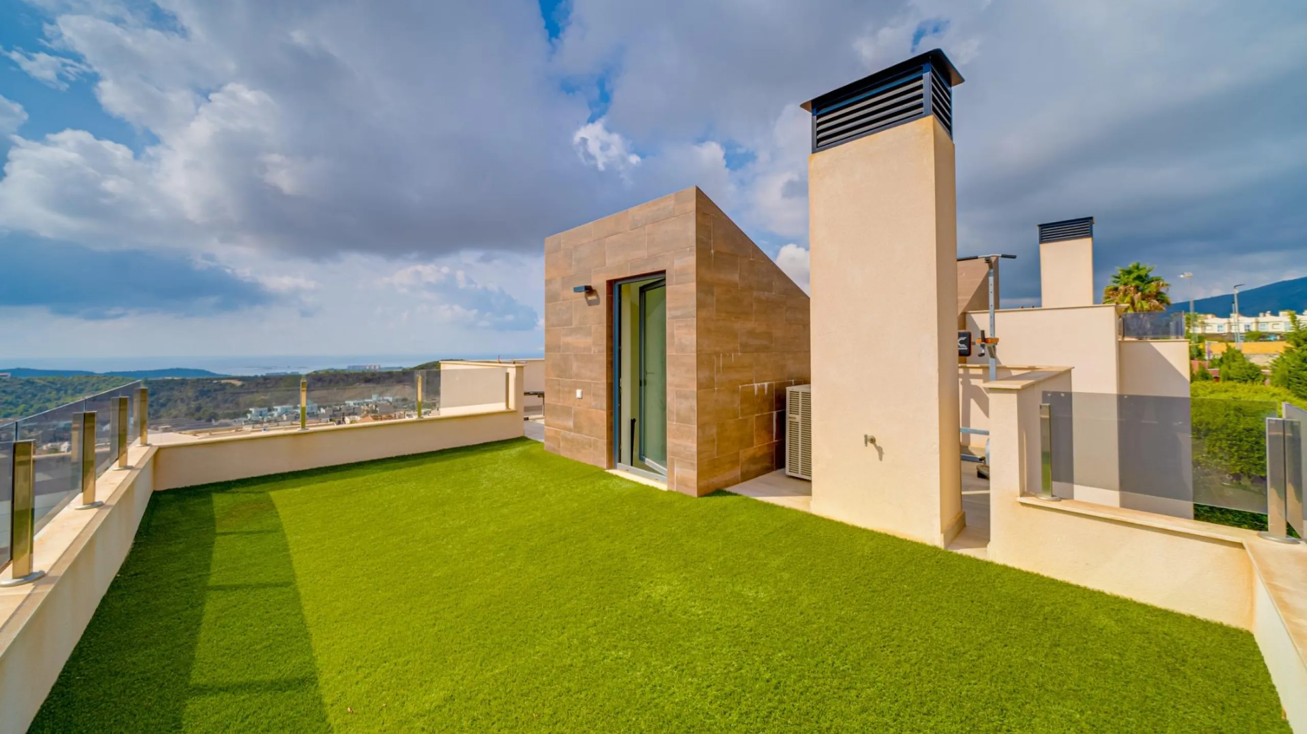 Moderna Villa con vistas al mar desde todas las habitaciones en Balcón de Finestrat