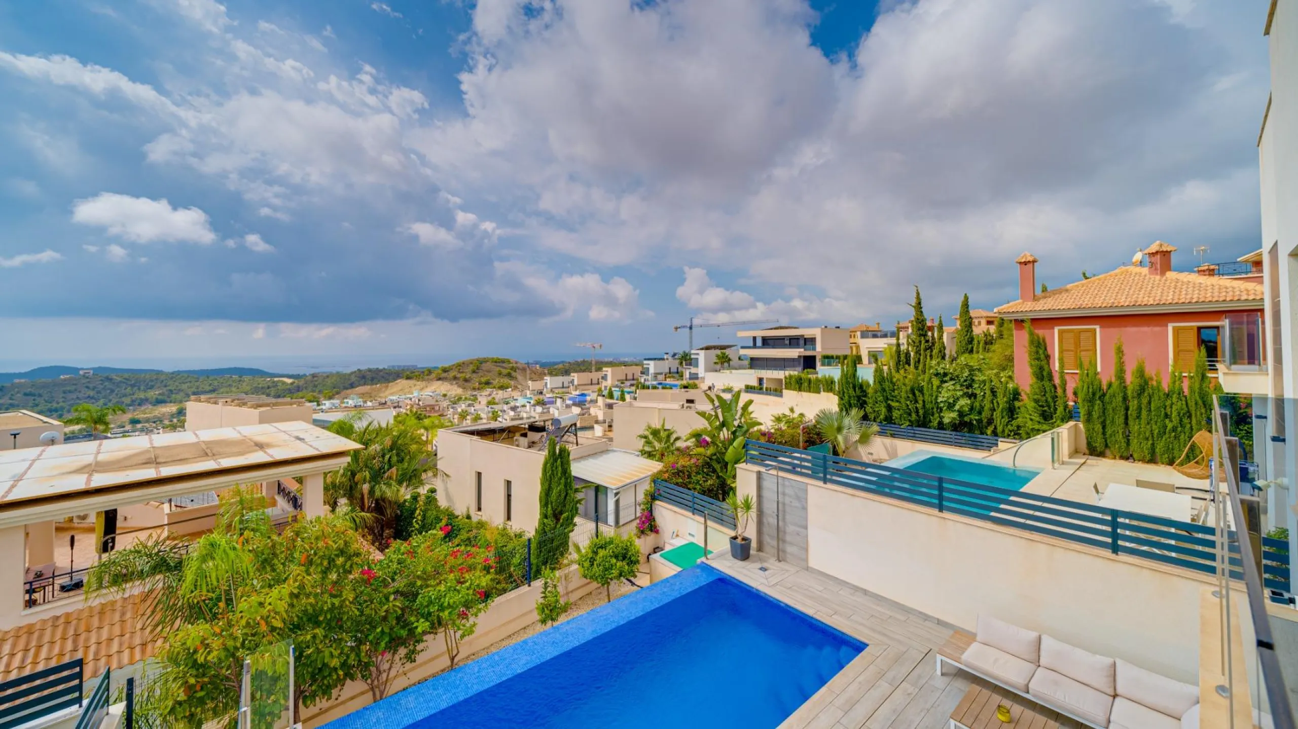 Moderna Villa con vistas al mar desde todas las habitaciones en Balcón de Finestrat