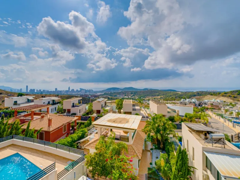 Moderna Villa con vistas al mar desde todas las habitaciones en Balcón de Finestrat