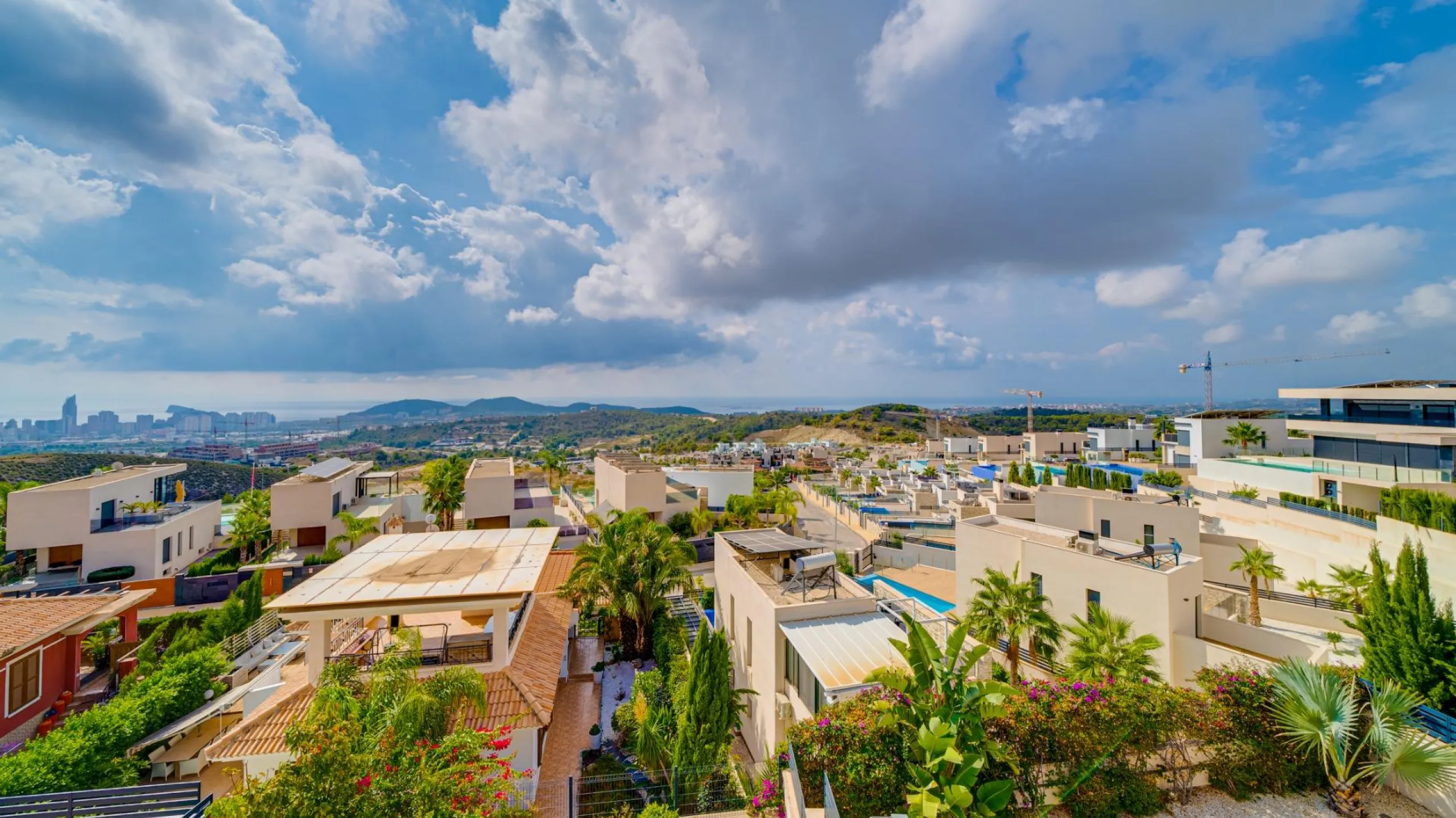 Moderna Villa con vistas al mar desde todas las habitaciones en Balcón de Finestrat