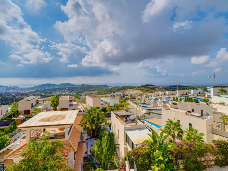 Moderna Villa con vistas al mar desde todas las habitaciones en Balcón de Finestrat