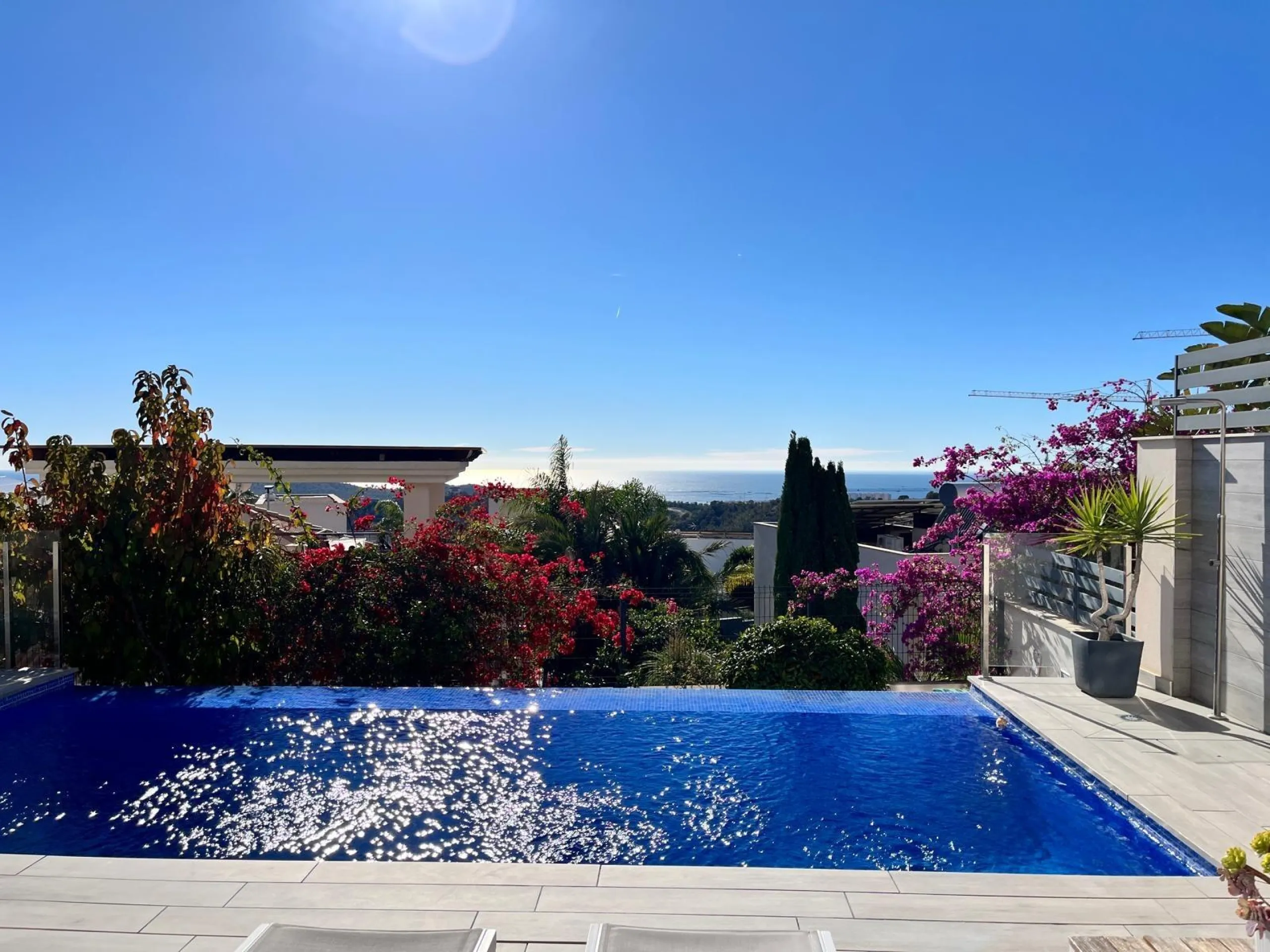 Moderna Villa con vistas al mar desde todas las habitaciones en Balcón de Finestrat
