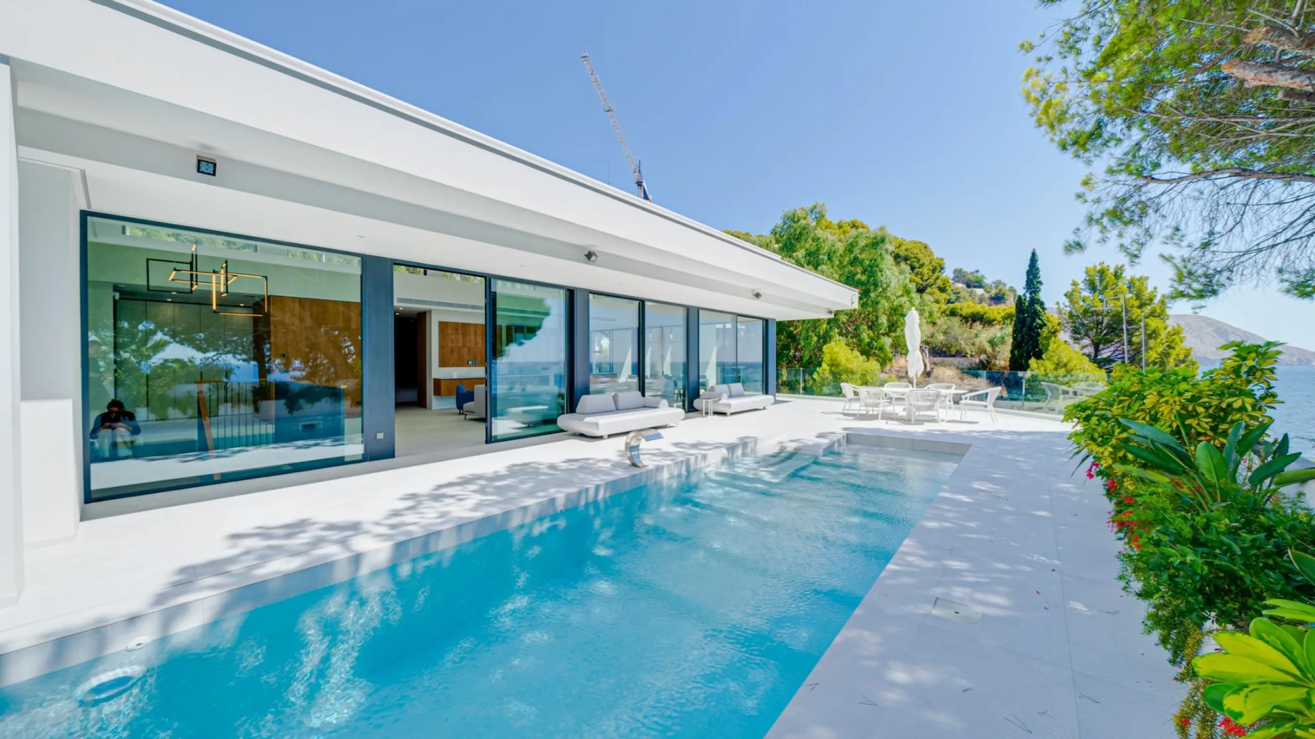 Impressive luxury villa on the sea front
