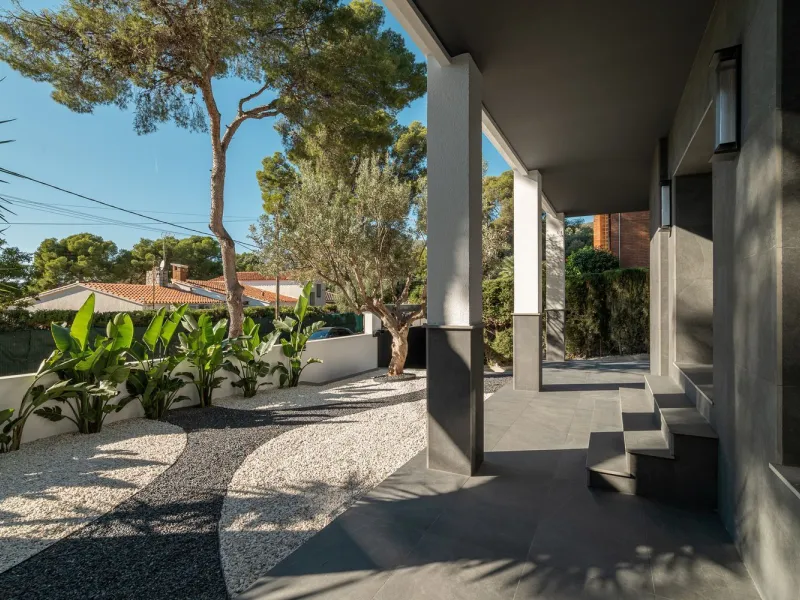Modern new-build villa with sea views in Bellamar, Castelldefels