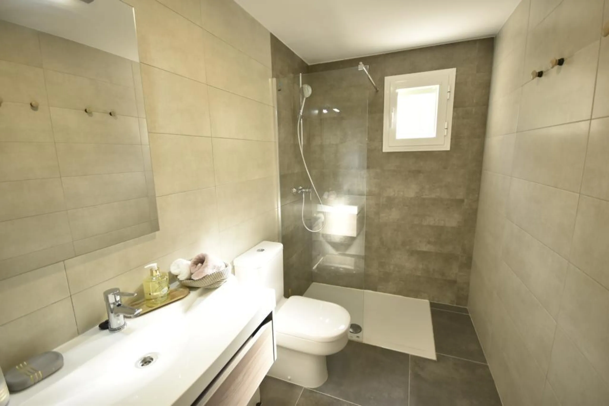 WITH TOURIST LICENSE. 3 BEDROOMS. 2 BATHROOMS. COMMUNAL SWIMMING POOL. BEACH 800 M